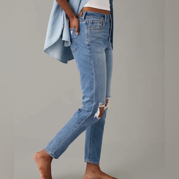 AE Ripped Mom Jean, in the color Cool Classic, Size 16, NWOT - Picture 10 of 10